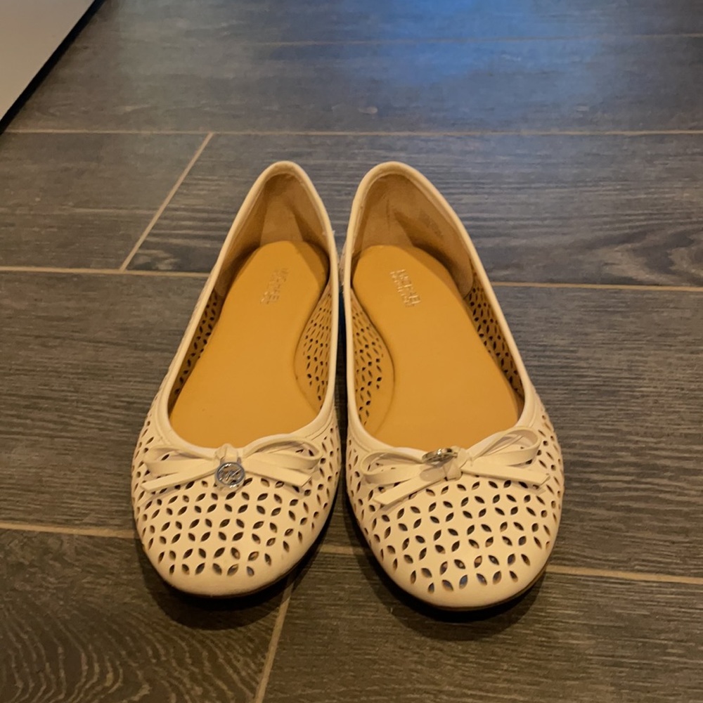 Flats - Picture 2 of 4